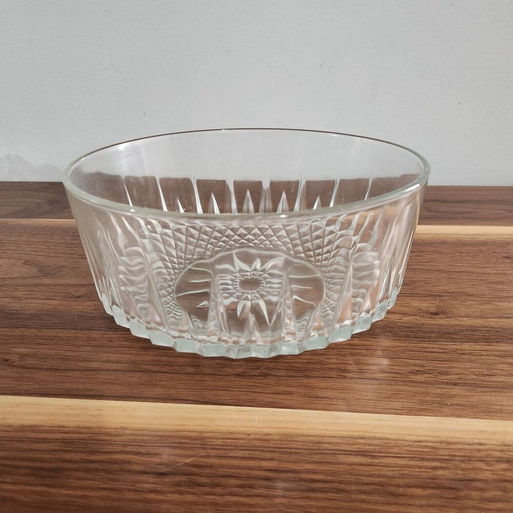 Arcoroc France Clear Glass Serving Bowl Diamond Starburst 9" Vintage Retro MCM